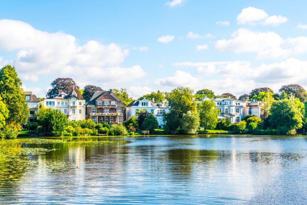 istock-1141600917-1024x683-1 Hamburg tarihi merkezi, renkli binaları ve tarihi dokusuyla ünlüdür.