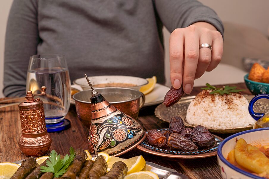 istock-1310997590 ramazan gelenekleri iftar sofrası