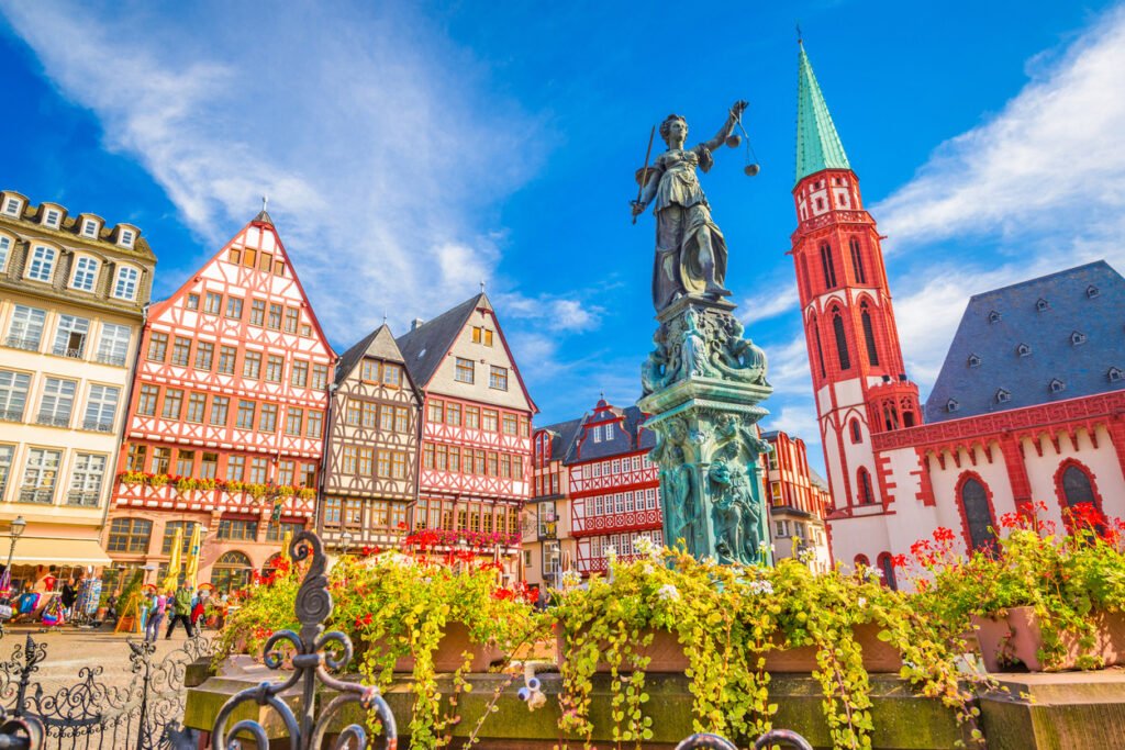 istock-826752056-1024x683-1 Frankfurt tarihi merkezi, renkli binaları ve tarihi dokusuyla ünlüdür.