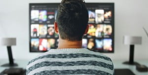 Apple TV Remote Kullanarak Televizyonu Kontrol Etme Apple TV Remote Kullanarak Televizyonu Kontrol Etme