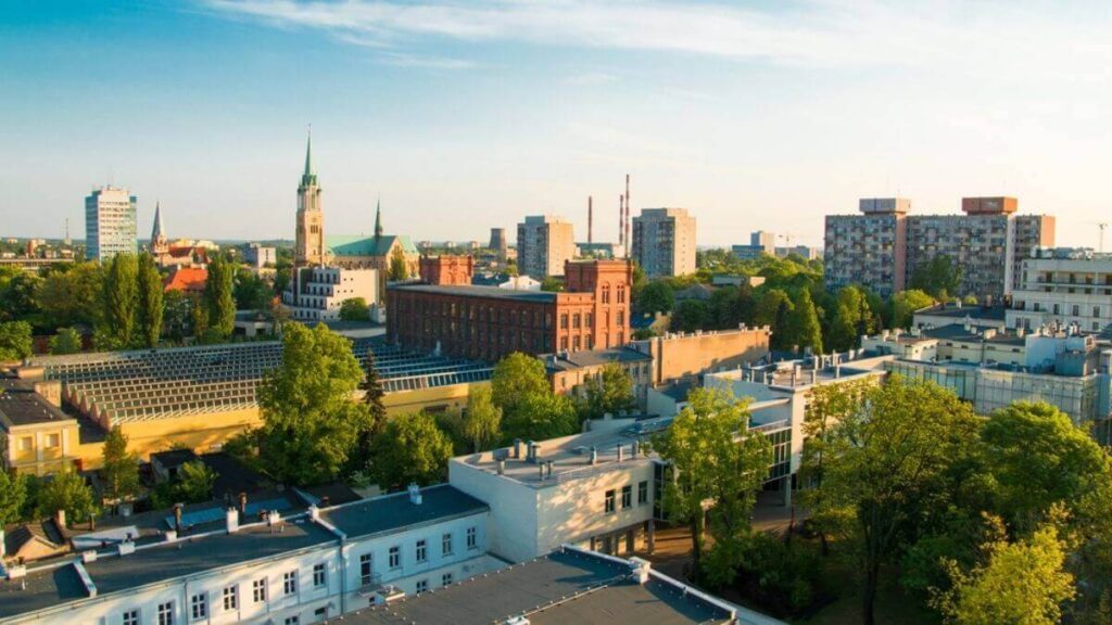 Polonya'da Ev Almak Ce9e3e92b819c48d4ee8fce195d3826c 1200 1024x576