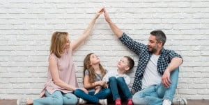 Depremzede Çocuklara Koruyucu Aile Nasıl Olunur? Depremzede Çocuklara Koruyucu Aile Nasıl Olunur?