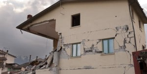 Deprem Bölgesindeki Evin Hasar Durumunu Öğrenme Deprem Bölgesindeki Evin Hasar Durumunu Öğrenme