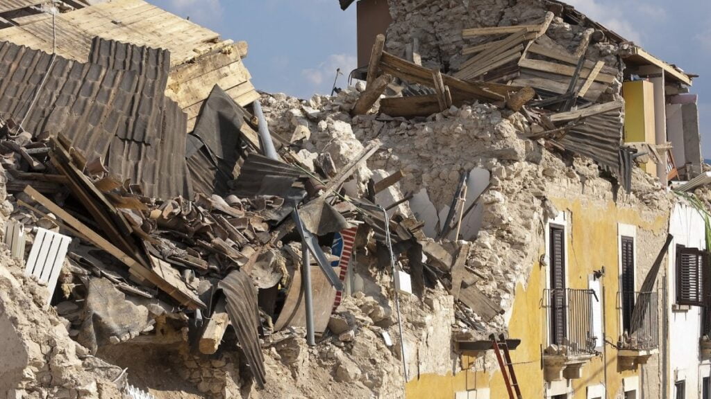 Kac Siddetinde Deprem Evleri Yikar 2 1024x576