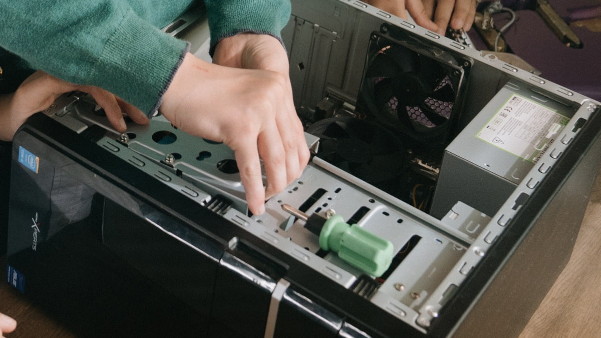 Pc Sahibinin Alet Cantasinda Neler Olmali