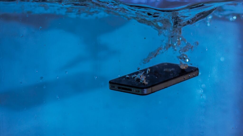 Suya Toza Dayanikli Telefon Modelleri 1024x576