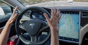 Almanya'da Akılalmaz Olay: Tesla Oto Pilotu Polisten Kaçtı Almanya'da Akılalmaz Olay: Tesla Oto Pilotu Polisten Kaçtı