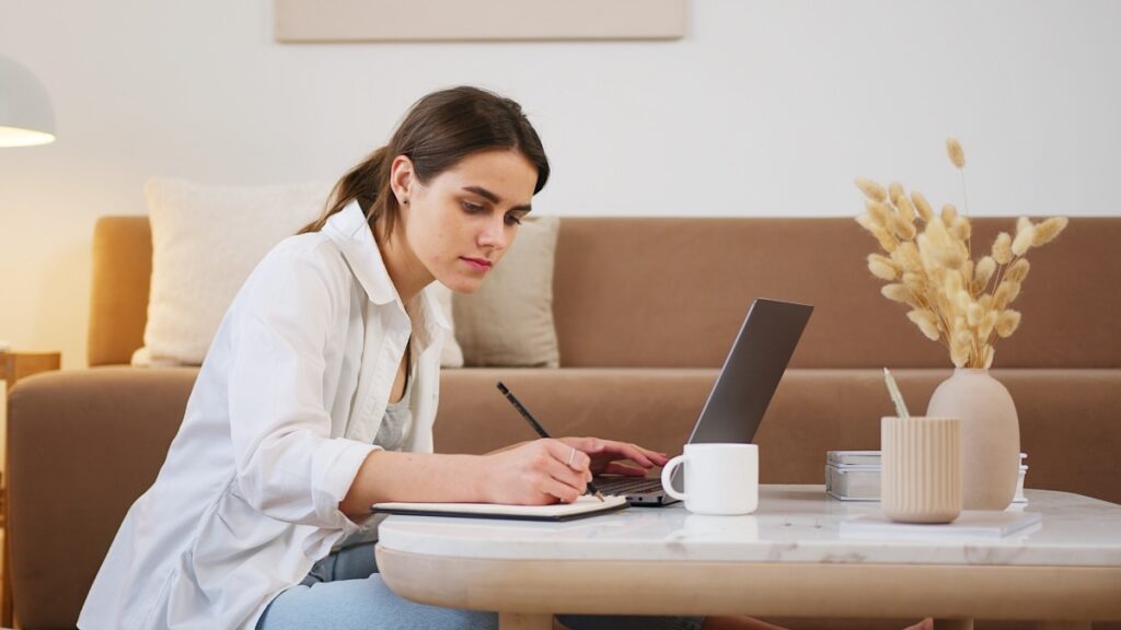Üniversitelerin Uzaktan Eğitimi Nasıl Olacak? Universitelerin Uzaktan Egitimi 1024x576